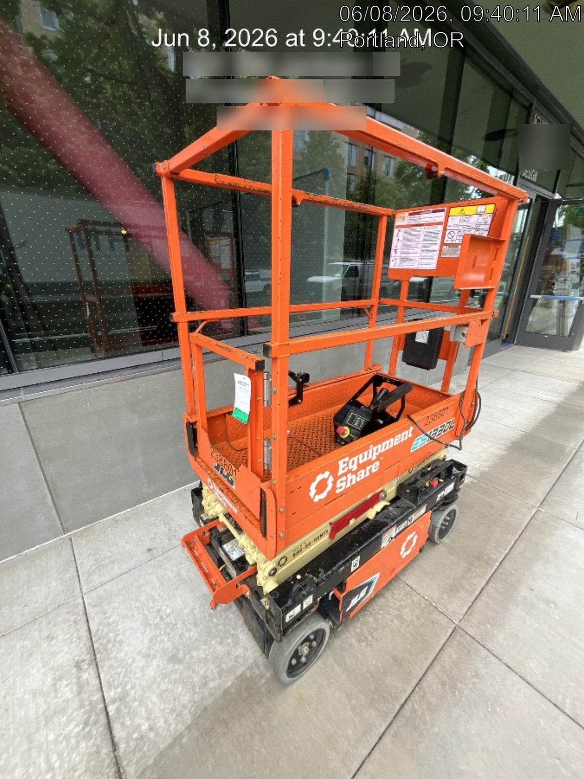2022 JLG ES1330L
