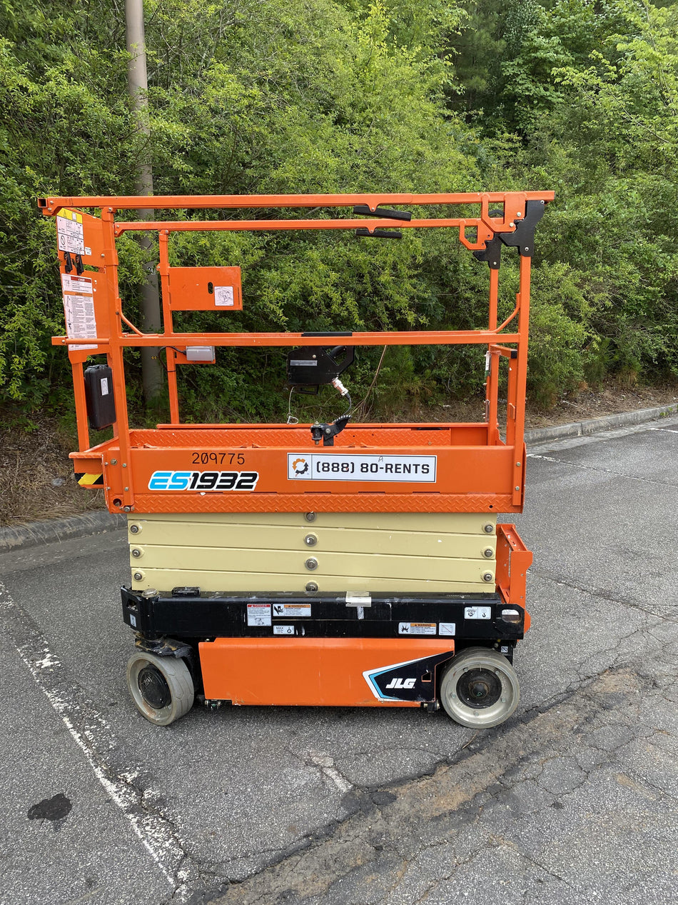 2022 JLG ES1932
