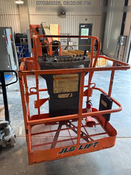 2019 JLG E300AJP