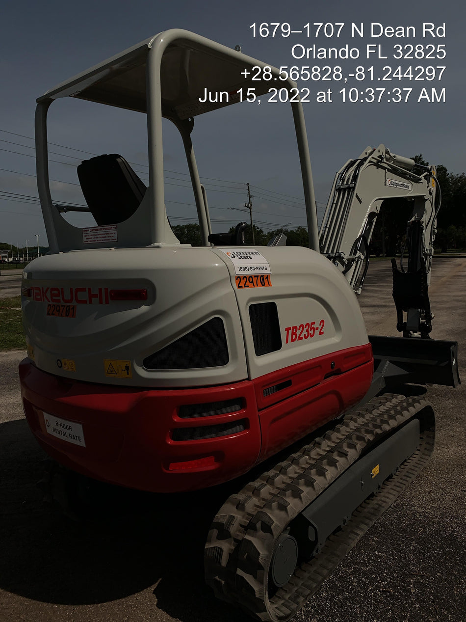 2022 TAKEUCHI TB235-2R