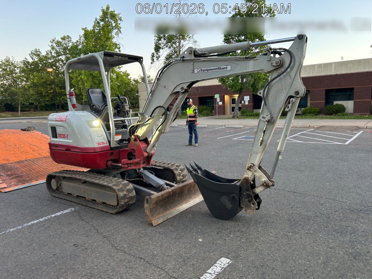 2021 TAKEUCHI TB235-2R