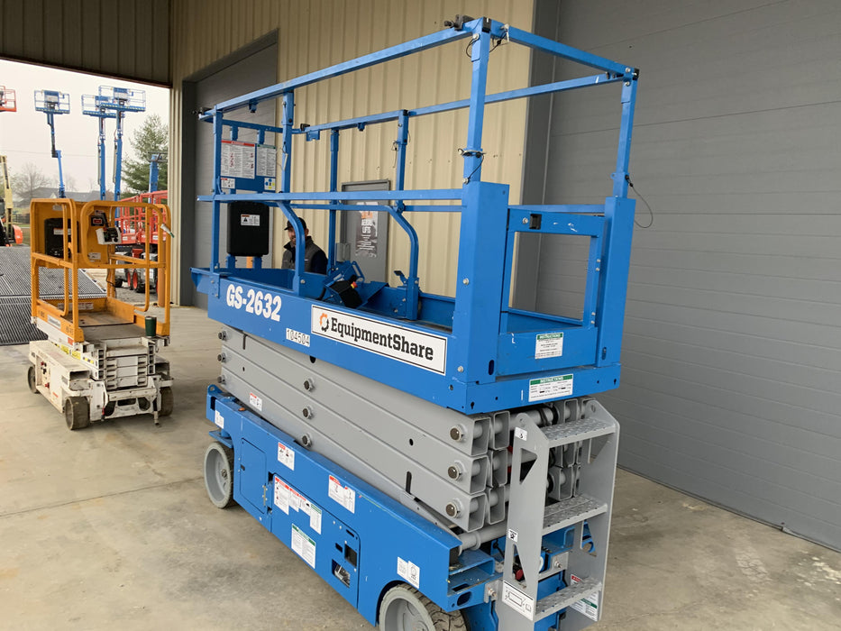 2020 Genie GS-2632 Solid NM Tires, Folding Rails with Half-Height Swing Gate, Beacon