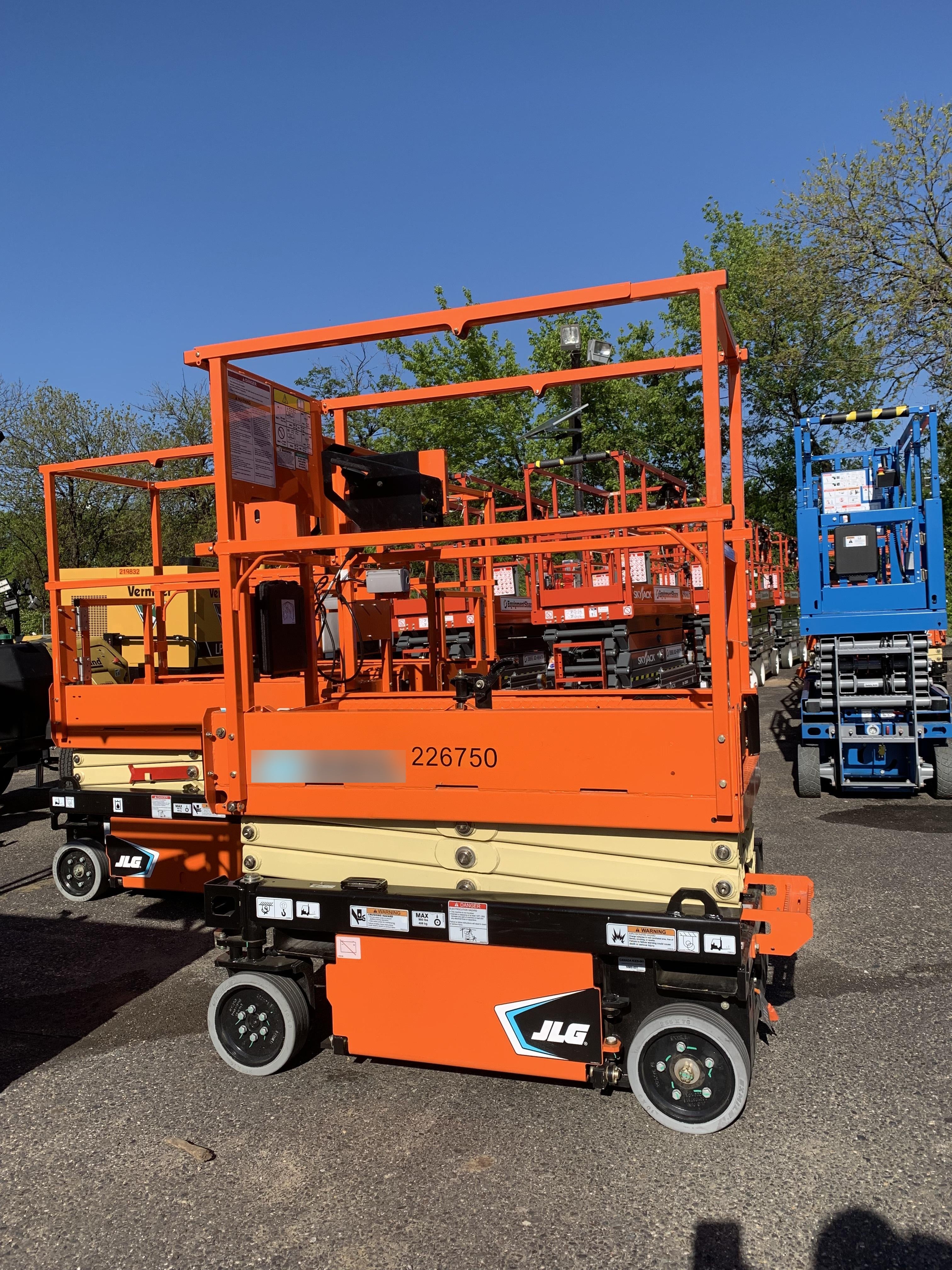 2022 JLG ES1330L