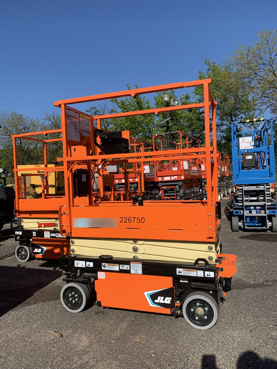 2022 JLG ES1330L