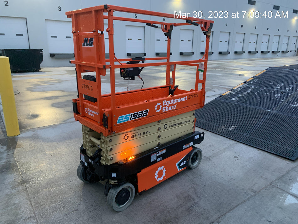 2022 JLG ES1932