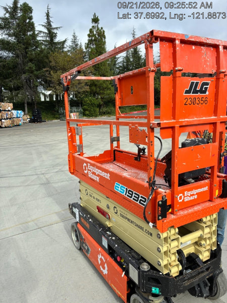 2022 JLG ES1932