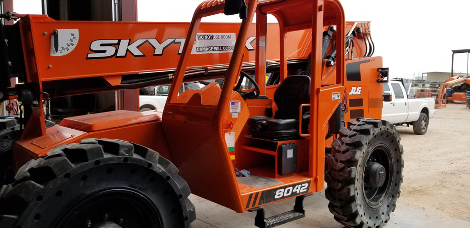 2018 Skytrak 8042 JLG Skytrak 8042, Solid Tires (shipping-Boss), Open ROPS, Beacon and Work Light Package
