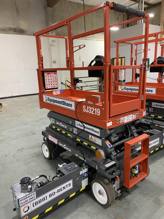 2020 Skyjack SJIII-3219 Solid NM Tires, Half height spring hinged entry gate, Dual Beacons, 800W Inverter