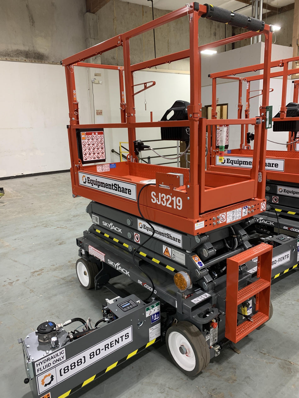 2020 Skyjack SJIII-3219 Solid NM Tires, Half height spring hinged entry gate, Dual Beacons, 800W Inverter