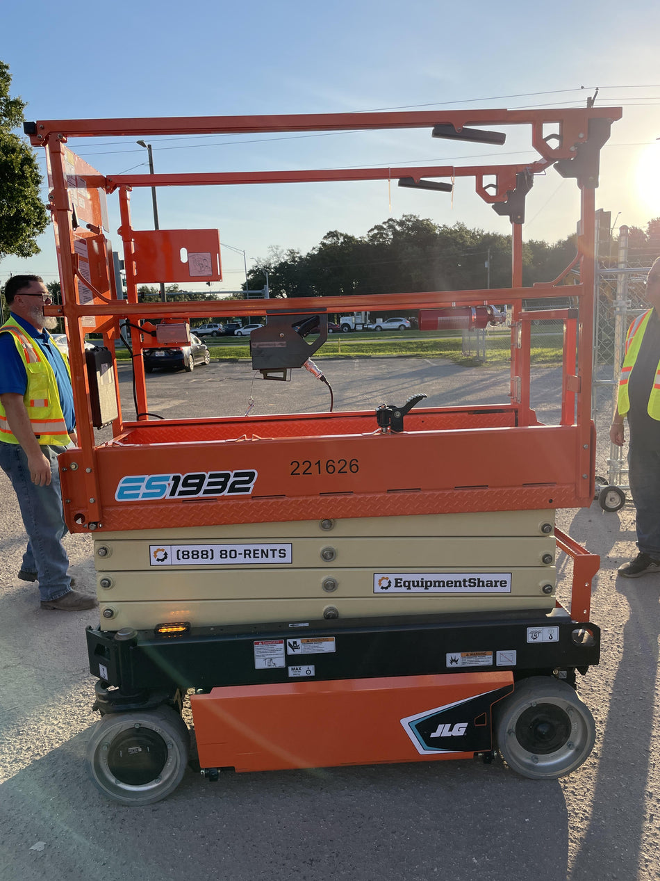 2022 JLG ES1932