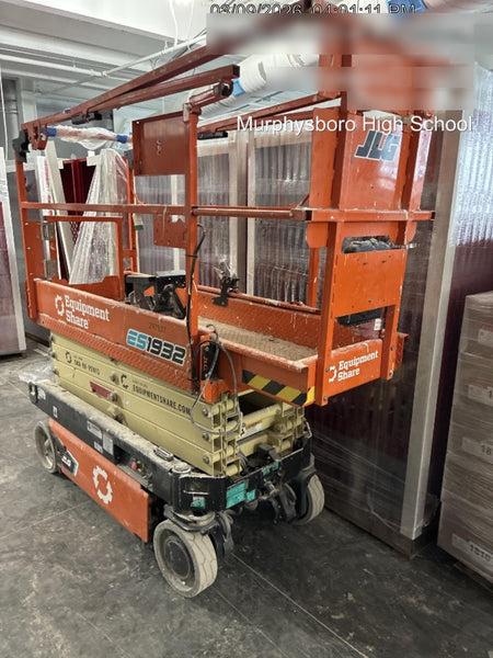 2023 JLG ES1932