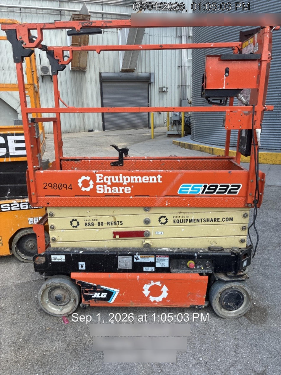 2023 JLG ES1932