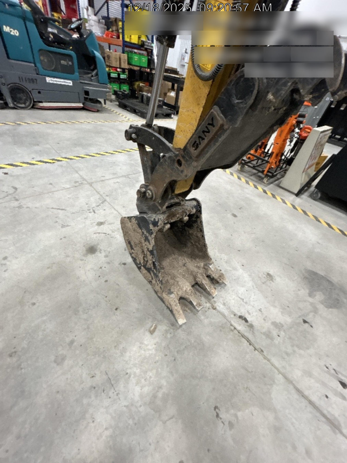 2025 TAKEUCHI 18" HD Bucket - Takeuchi