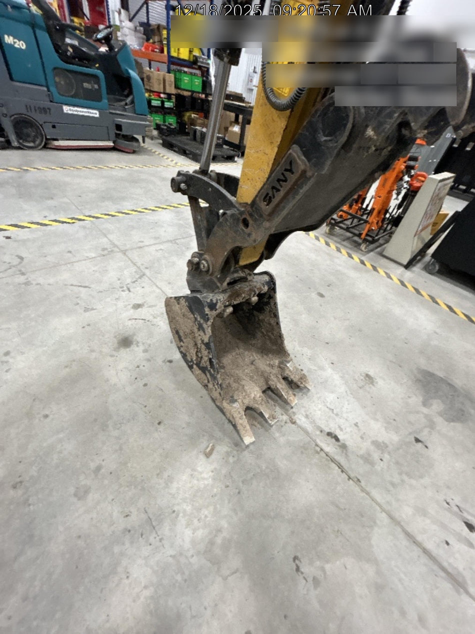 2025 TAKEUCHI 18" HD Bucket - Takeuchi