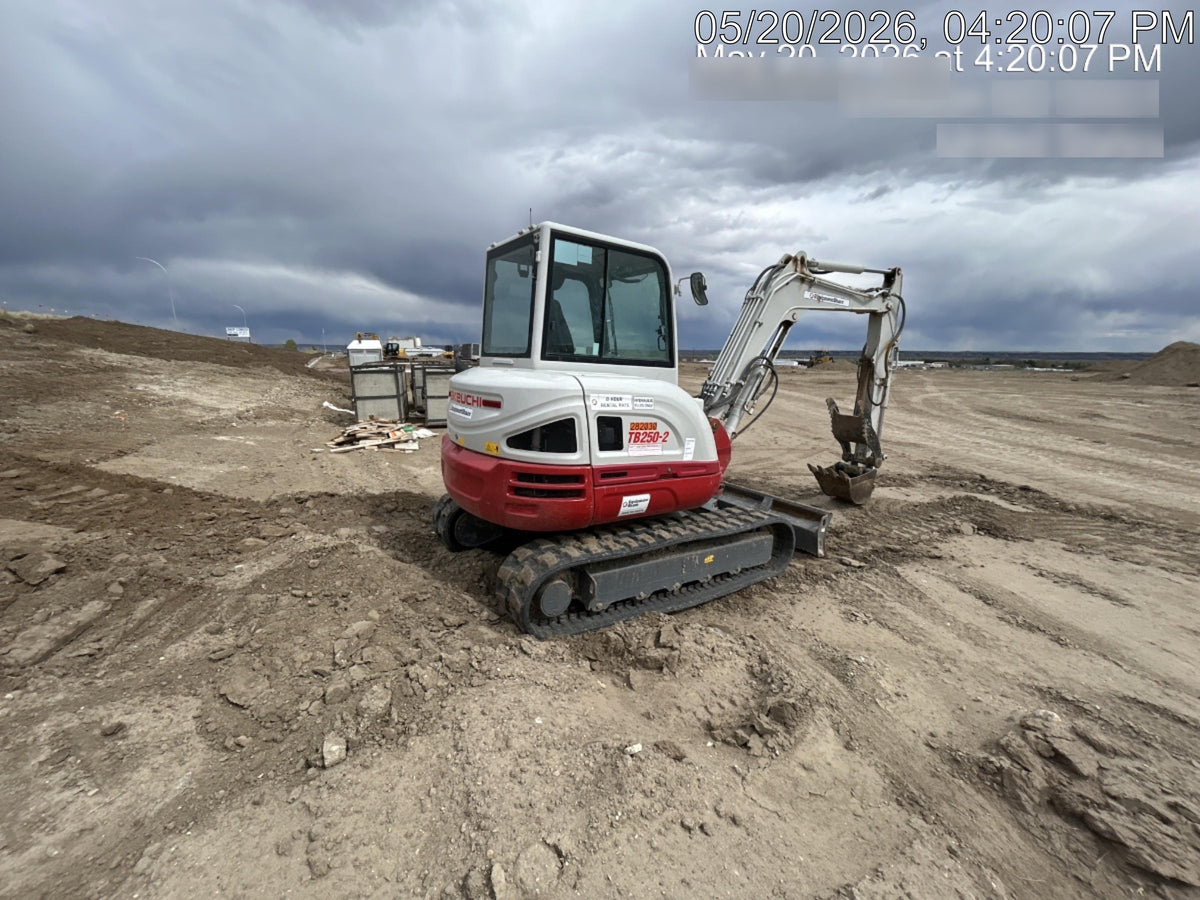 2022 TAKEUCHI TB250-2CR