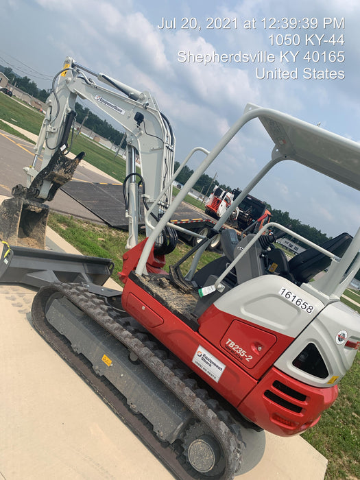2021 TAKEUCHI TB235-2R