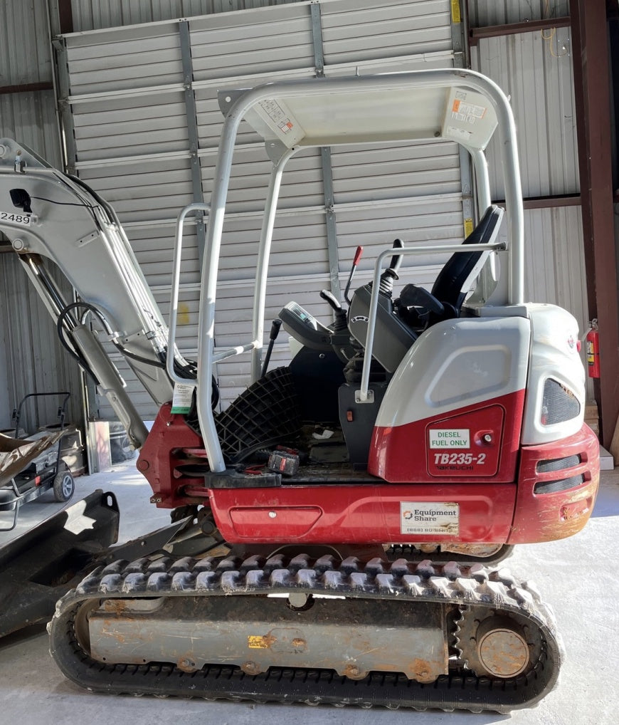 2022 TAKEUCHI TB235-2R