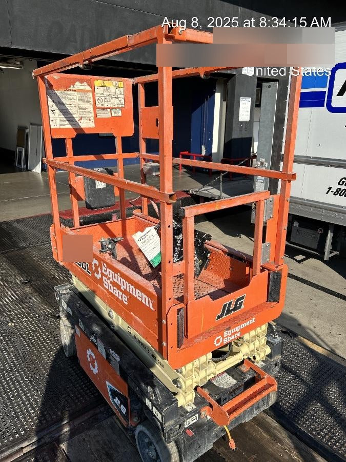 2022 JLG ES1330L