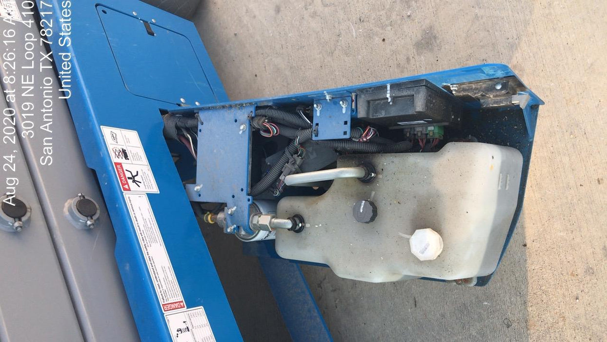 2019 Genie GS-2632 Folding rails with half height swing gate