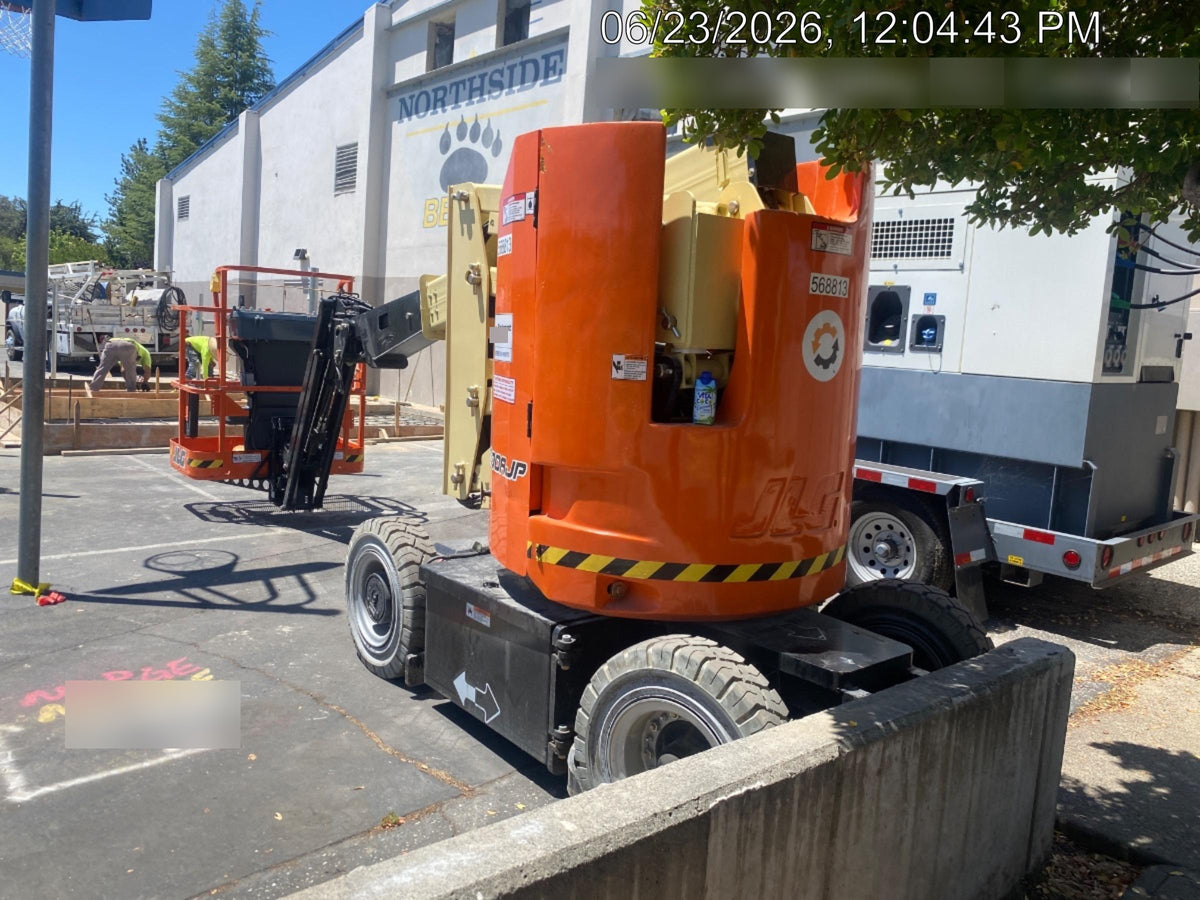 2025 JLG E300AJP