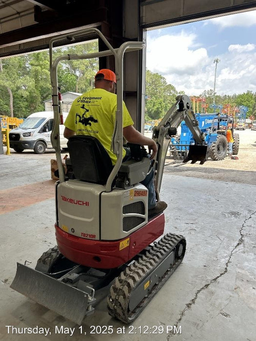 2018 Genie GTH-844 GTH-844 w/Open ROPS, Solid Tires, beacon/work lights, 60" carriage/forks