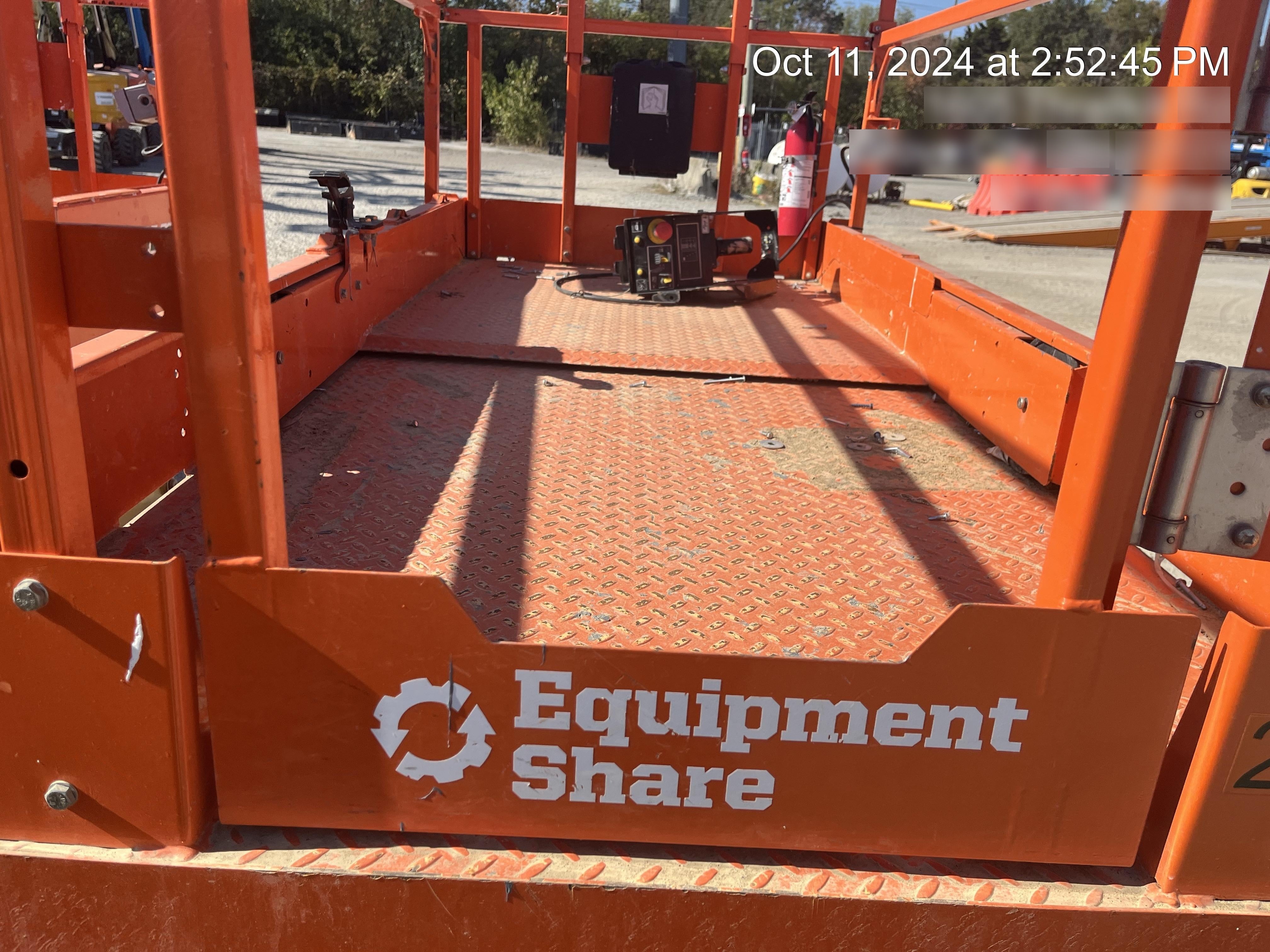 2022 JLG ES3246