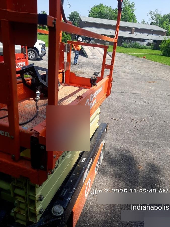 2022 JLG ES1932