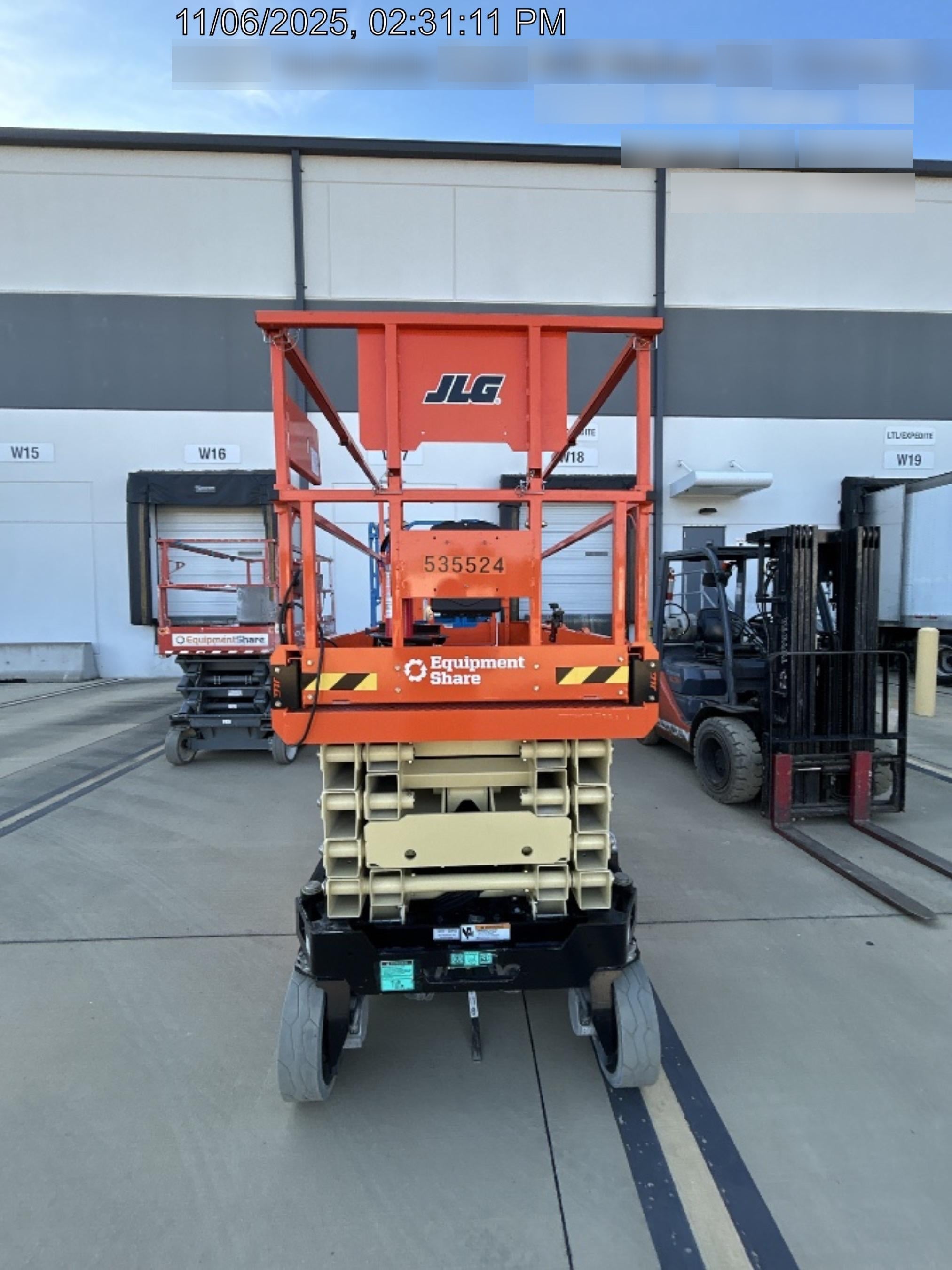 2025 JLG ES3246