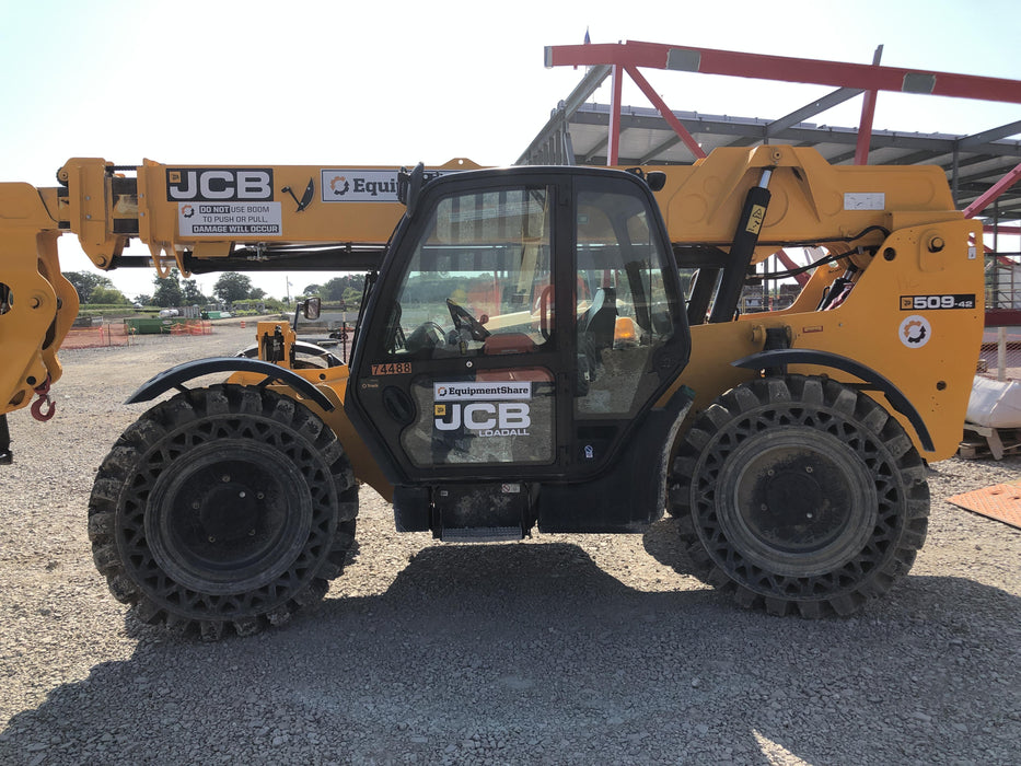 2020 JCB 509-42 Cab/Heat/Air, Solid Tires, Work Lights, Beacon, Aux Hydraulics, Back up Alarm, Lifting Eye, ES Decals