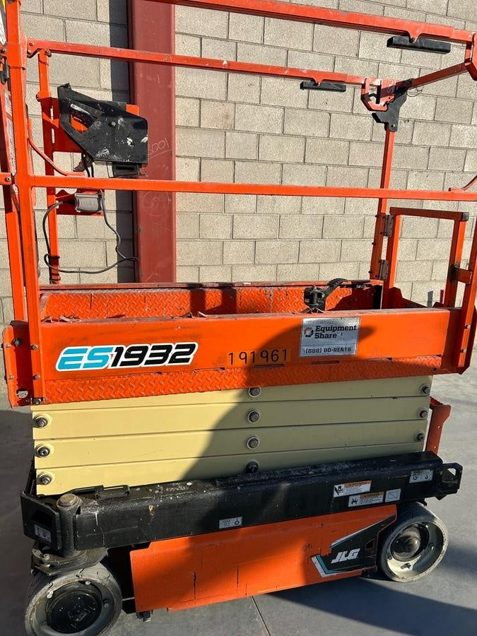 2021 JLG ES1932