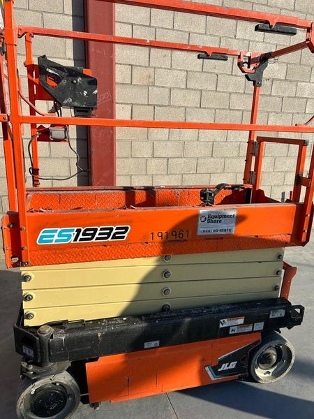 2021 JLG ES1932