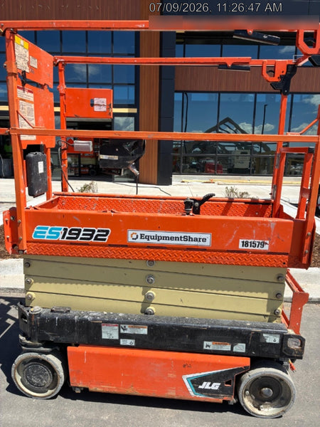 2021 JLG ES1932
