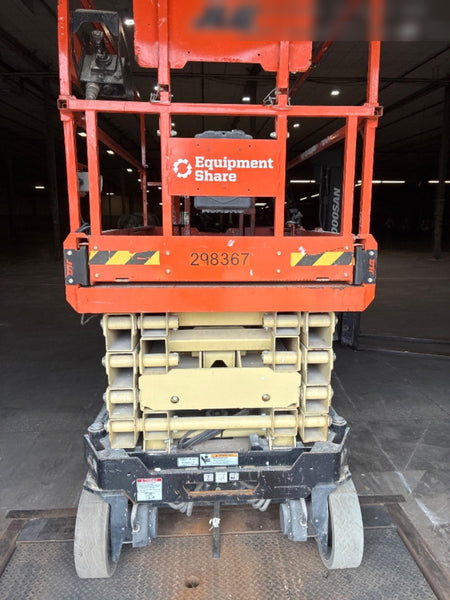 2023 JLG ES3246