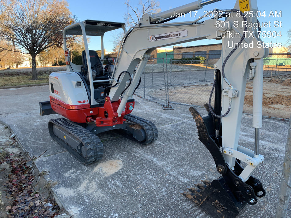 2022 TAKEUCHI TB235-2R