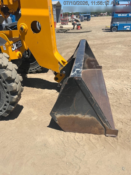 2022 JLG 1001100823