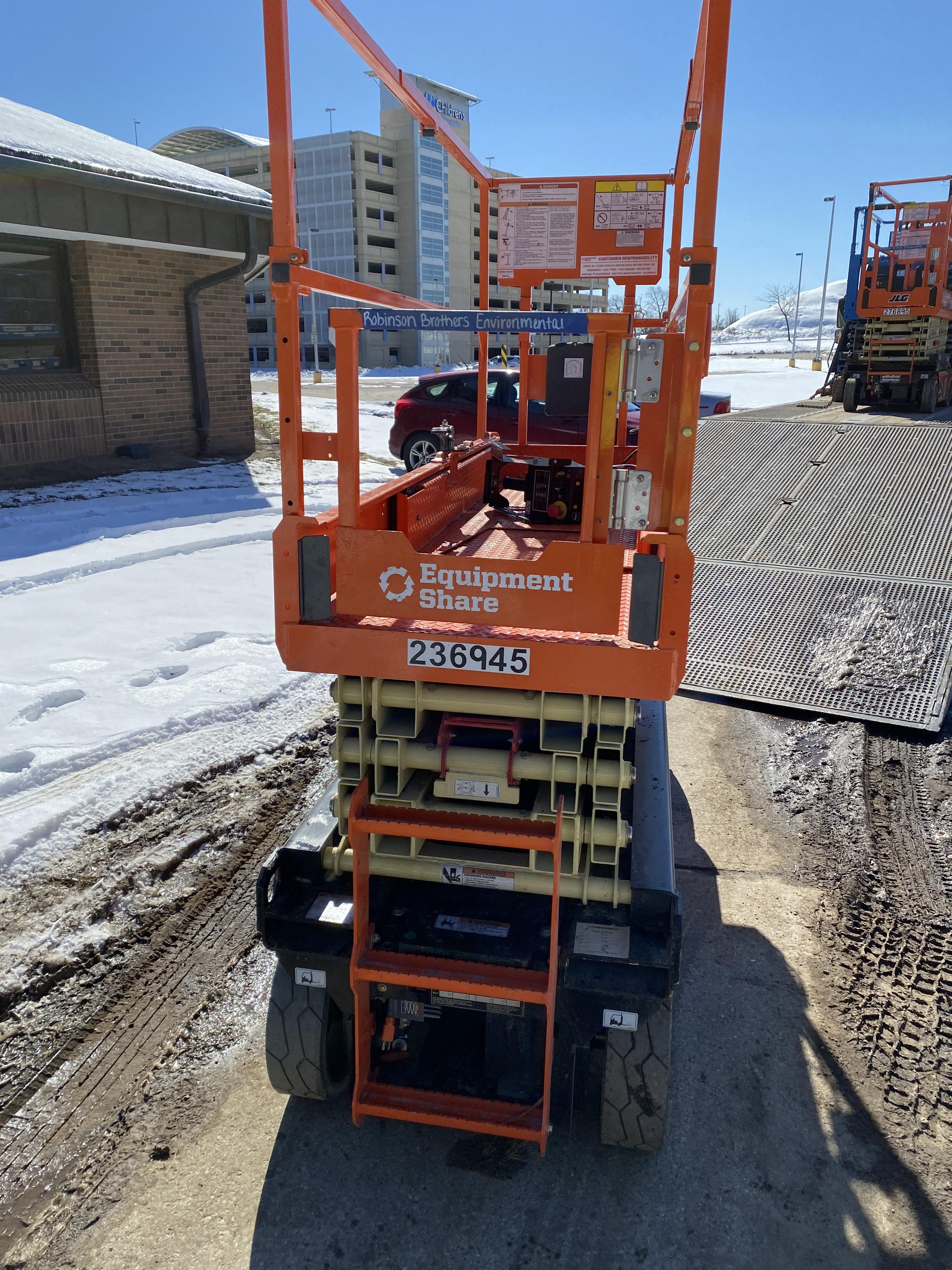 2022 JLG ES2632