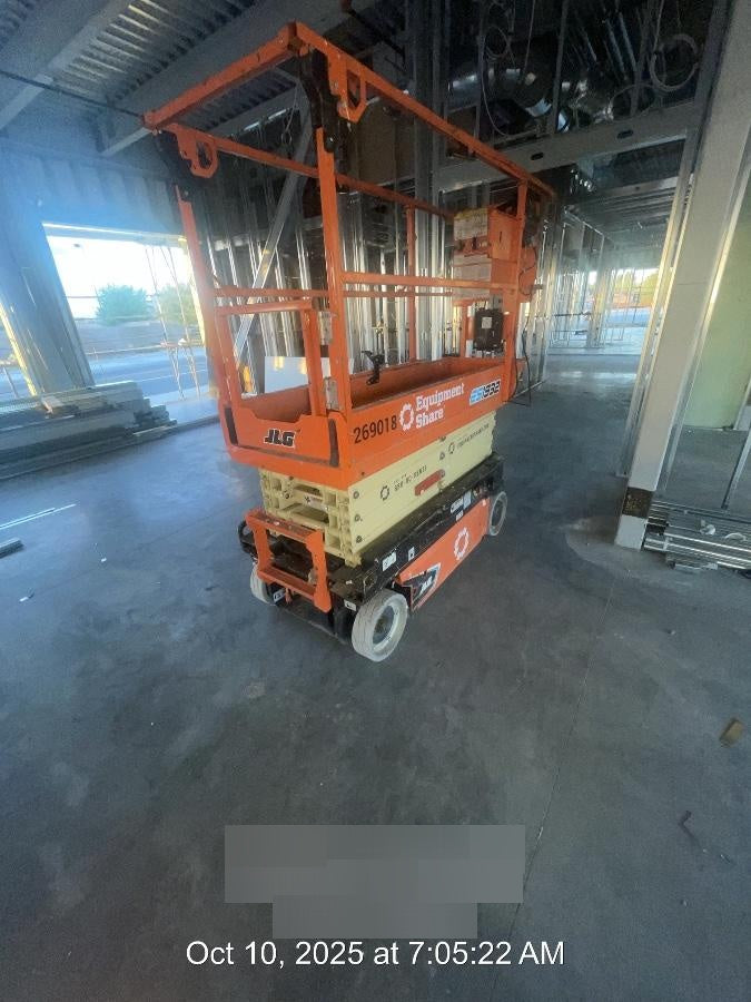 2022 JLG ES1932