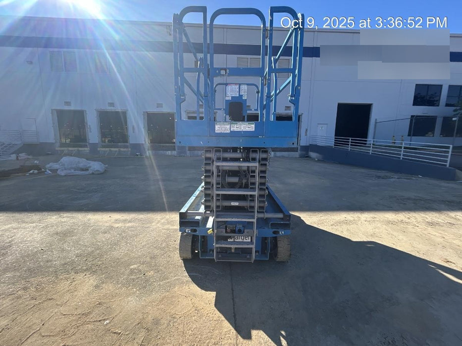 2019 Genie GS-4047 Folding rails with half height swing gate