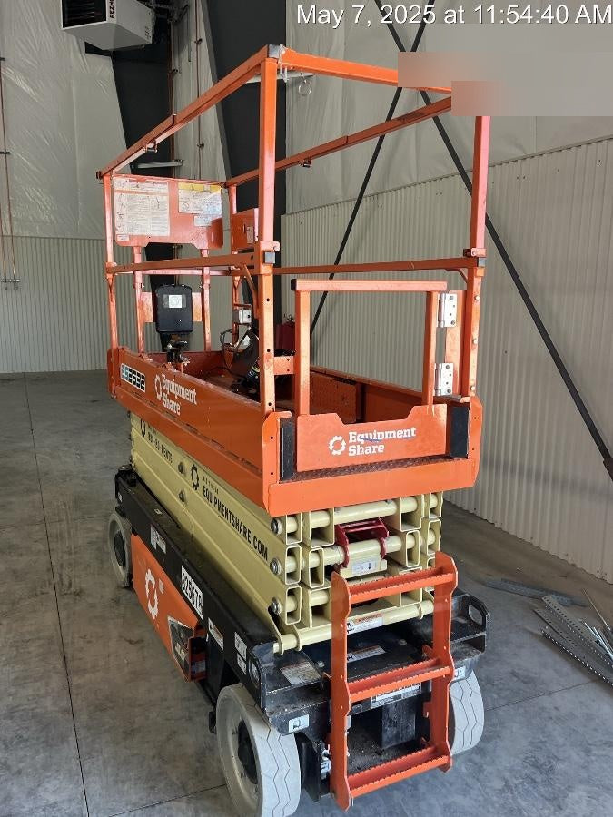 2023 JLG ES2632