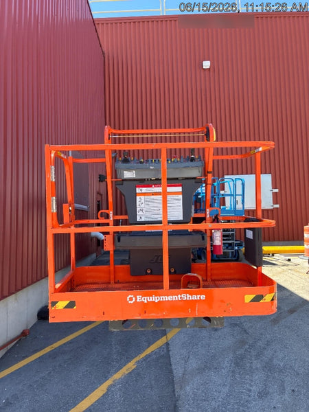 2025 JLG E450AJ