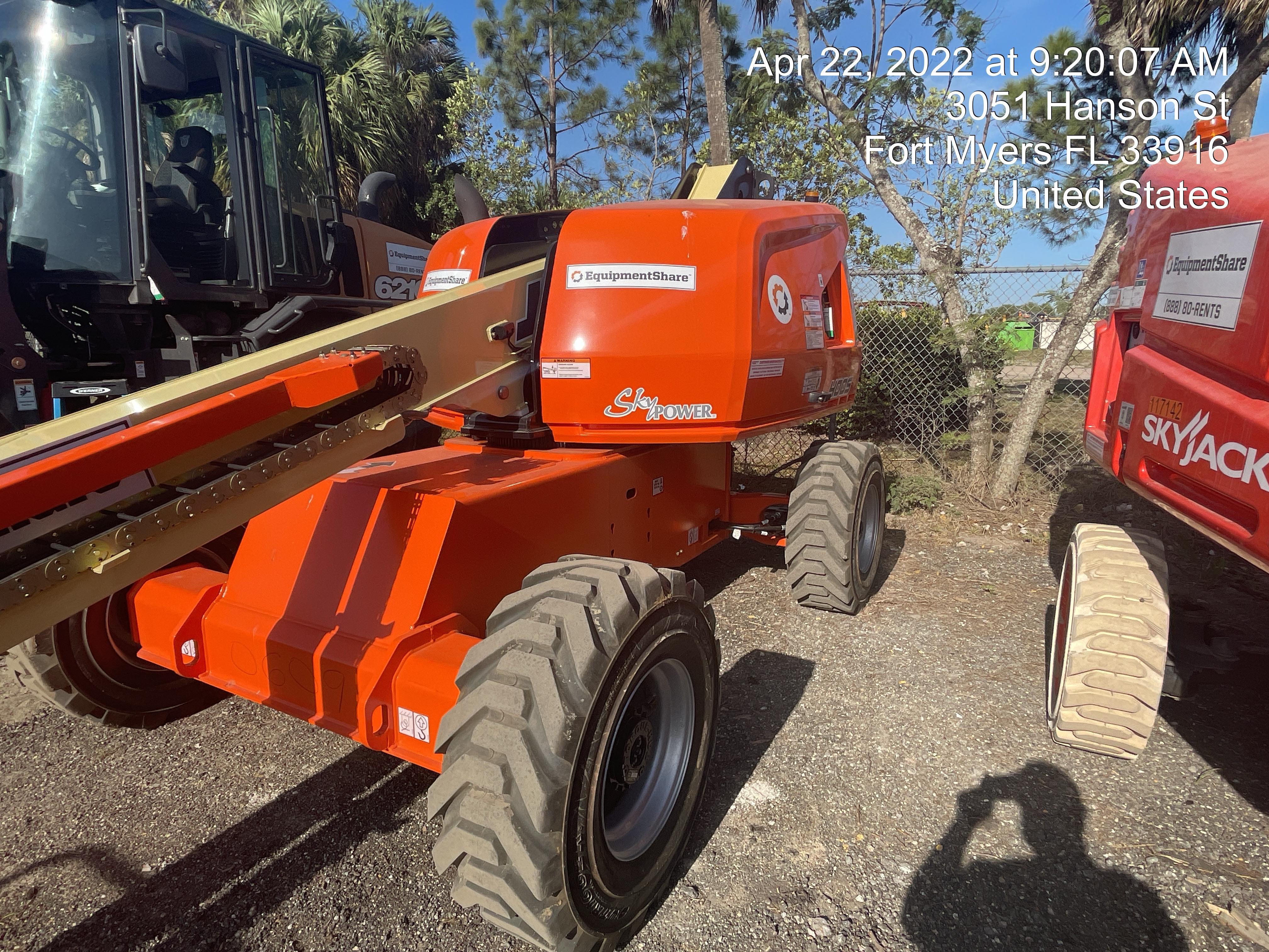 2022 JLG 400S