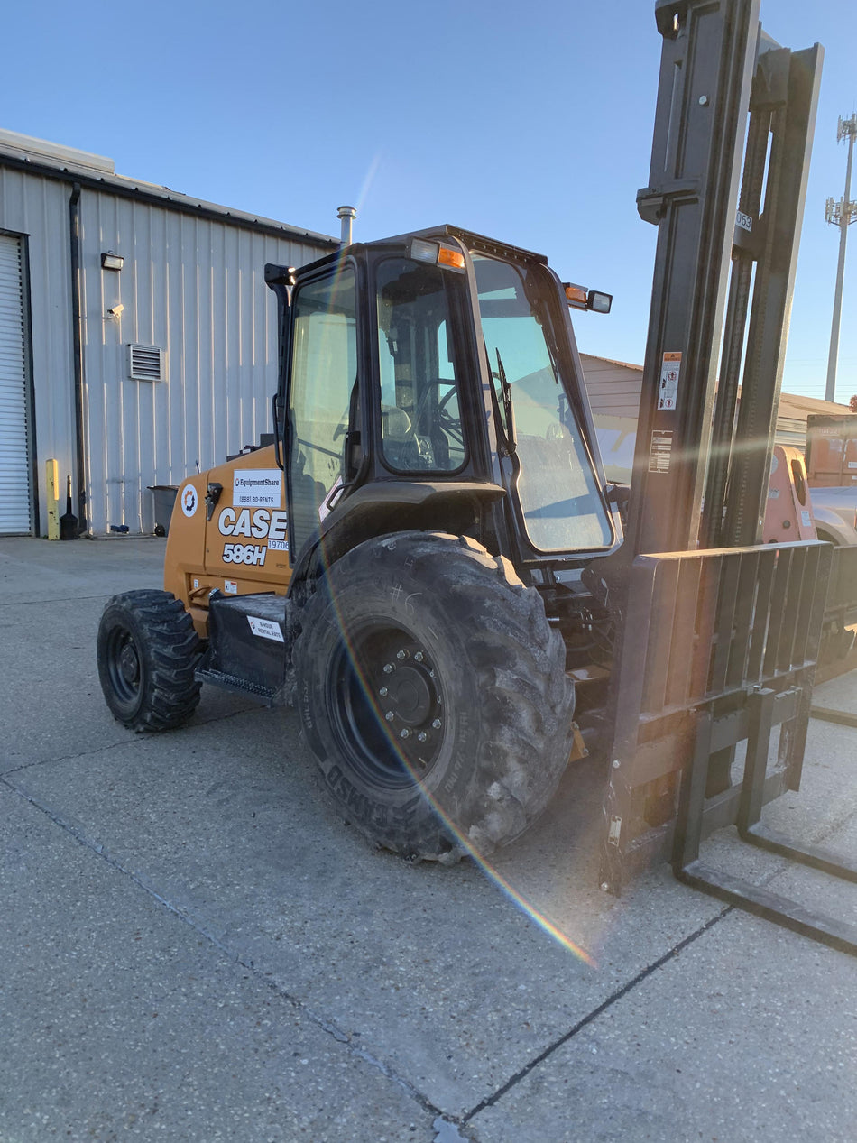 2021 CASE 588H