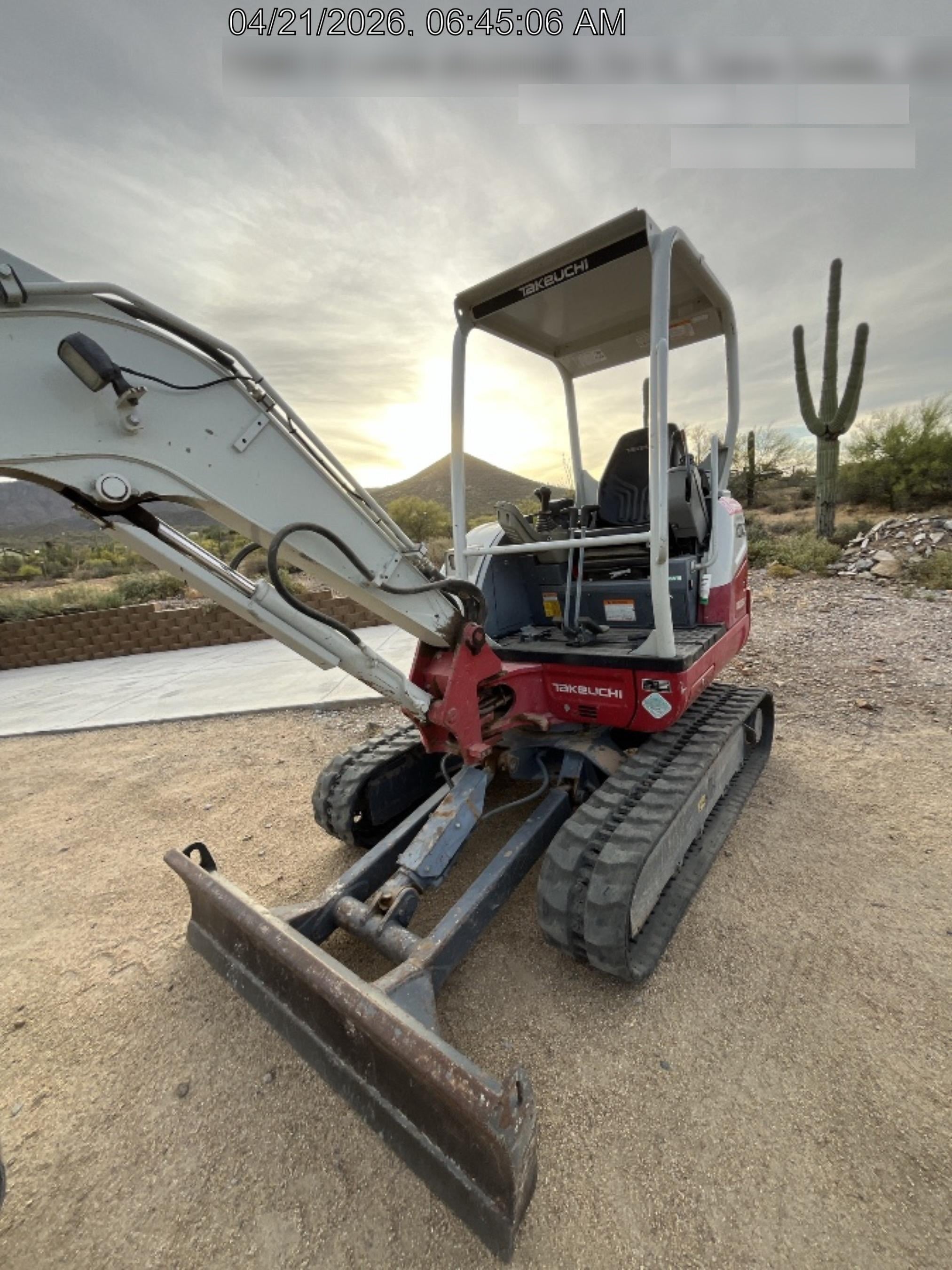 2021 TAKEUCHI TB235-2R