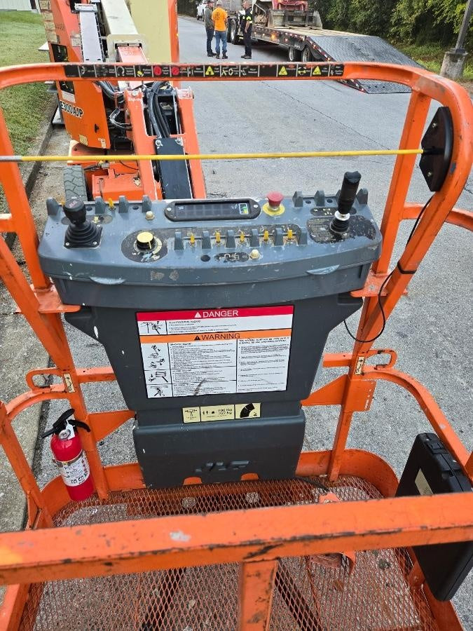 2019 JLG E300AJP