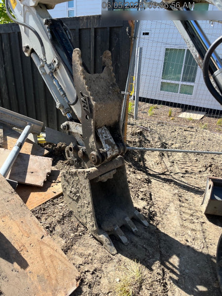 2022 TAKEUCHI TB235-2R