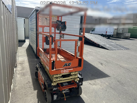2022 JLG ES1330L