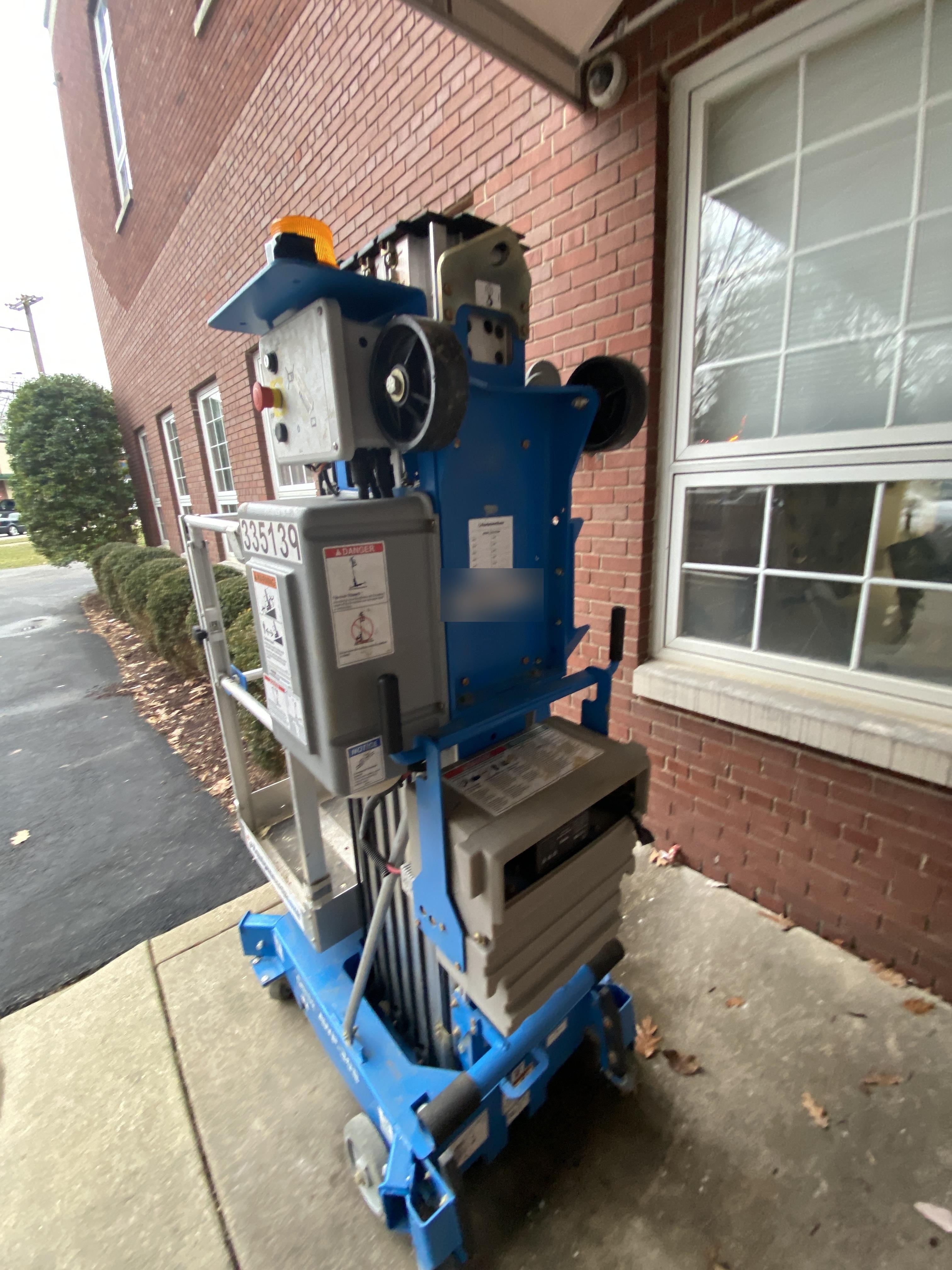 2023 GENIE AWP-30S DC
