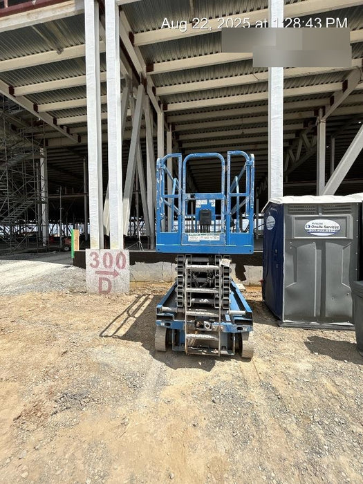 2019 Genie GS-4047 Folding rails with half height swing gate