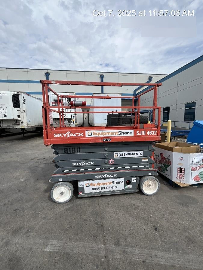 2018 Skyjack SJIII-4632 Skyjack SJIII4632 Scissor Lift w/Trojan Batteries