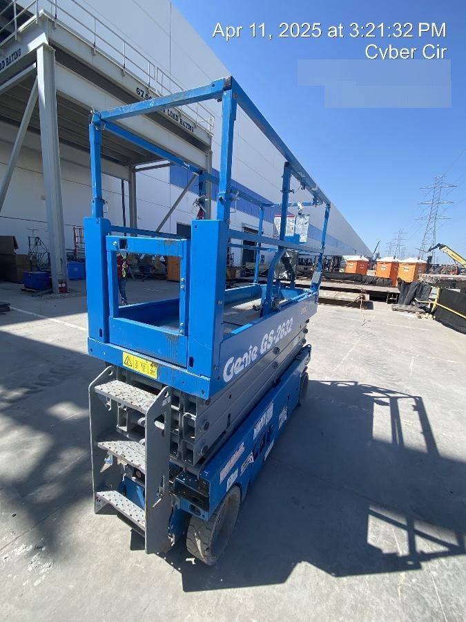 2019 Genie GS-2632 Folding rails with half height swing gate